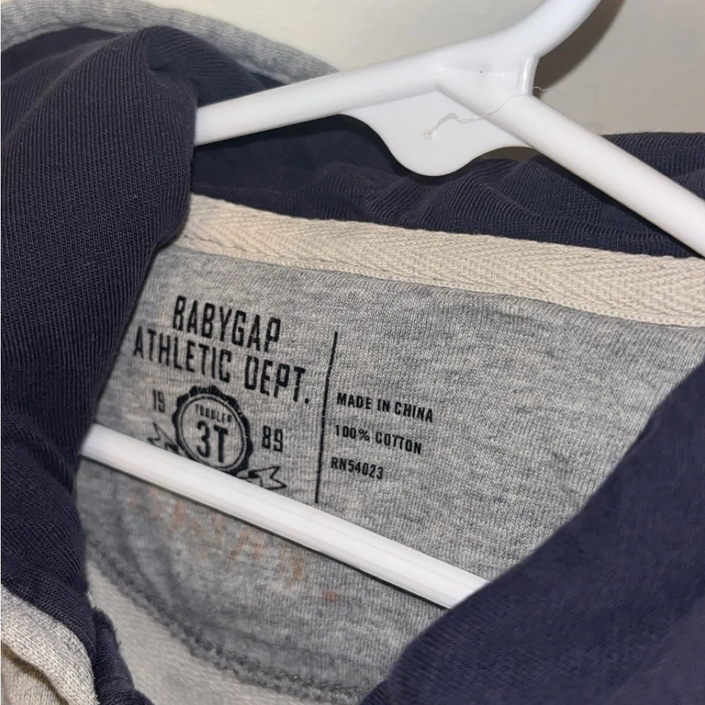 💙 5 for $25 💙 GAP Gray Zip Up Hoodie
